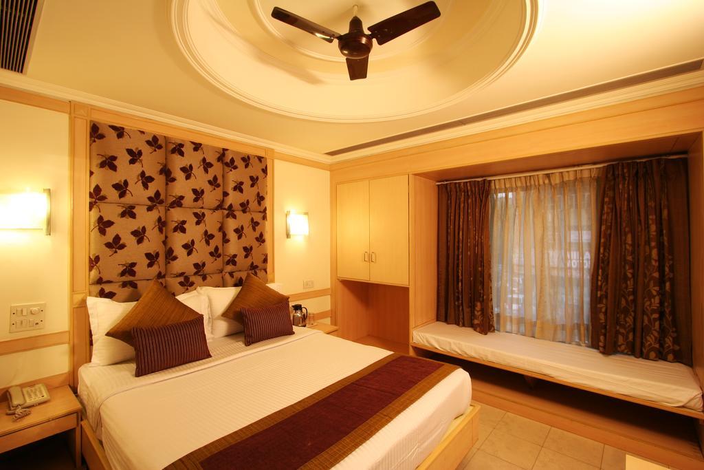 Hotel Southern Delhi Kültér fotó