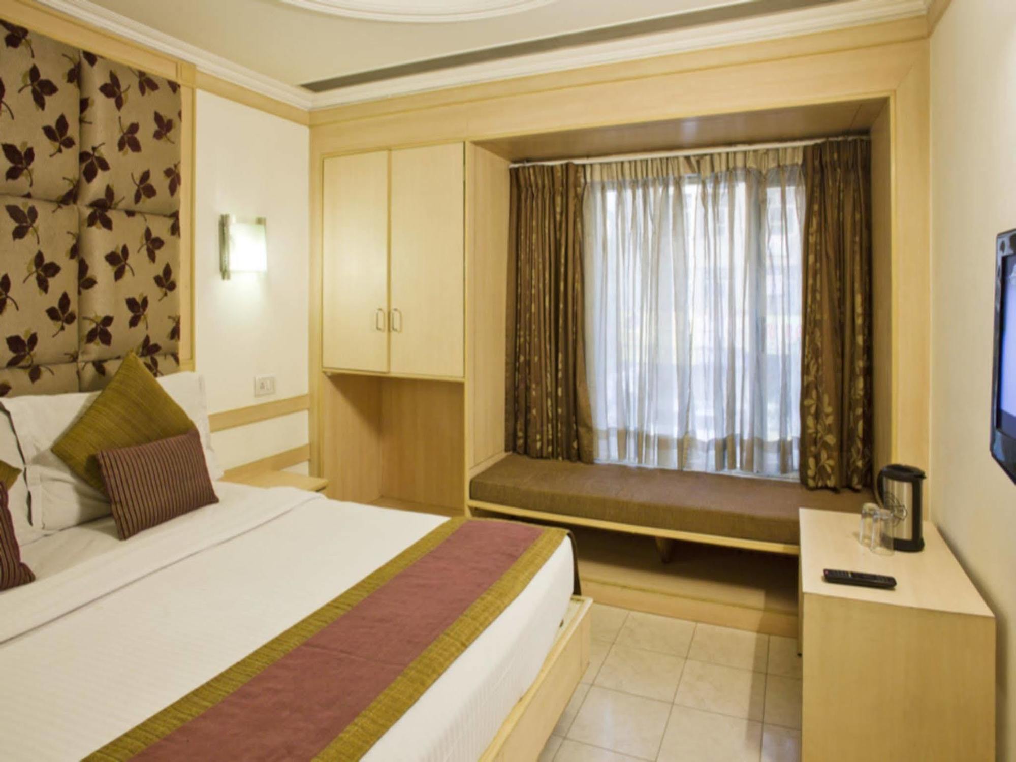 Hotel Southern Delhi Kültér fotó