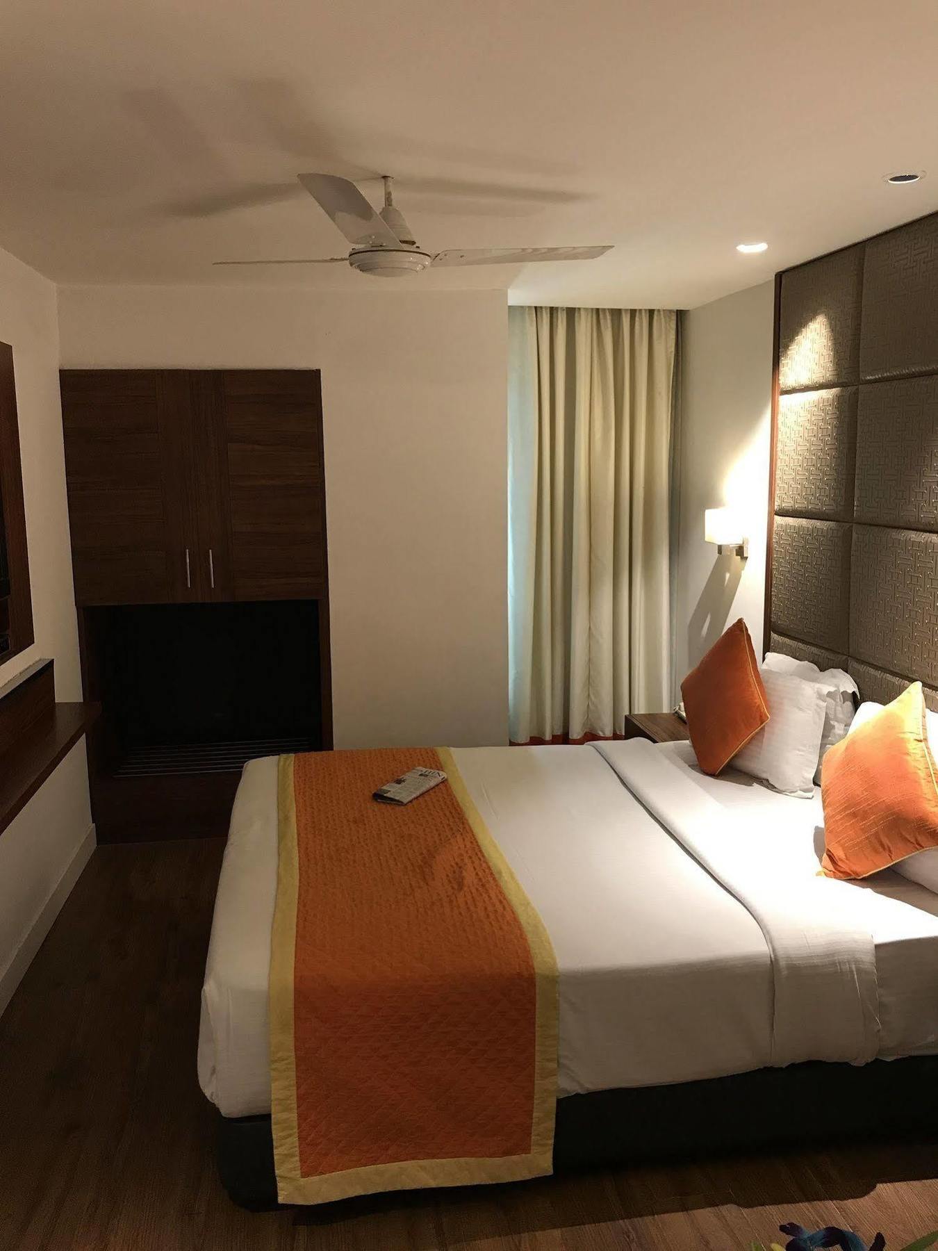 Hotel Southern Delhi Kültér fotó