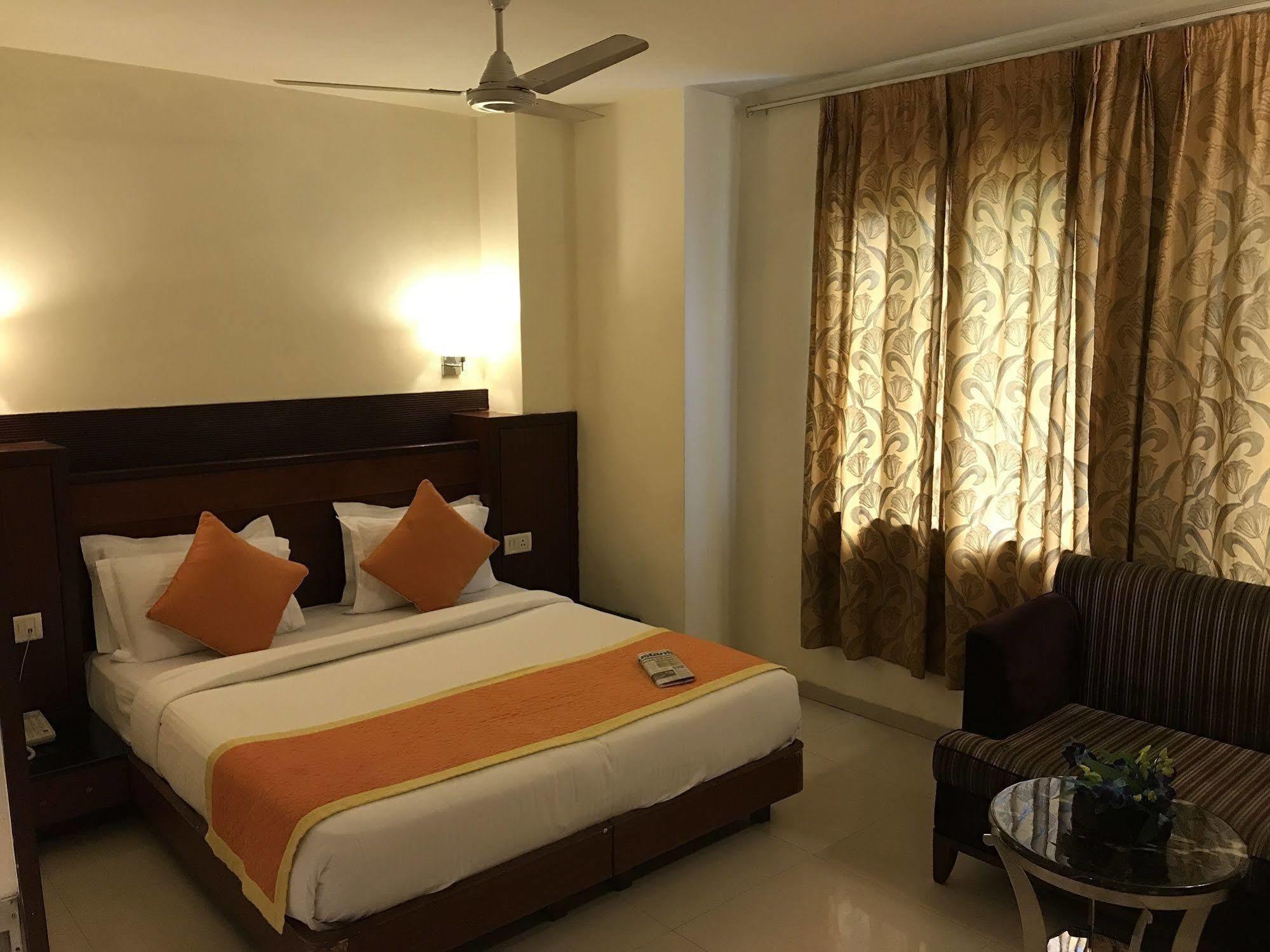 Hotel Southern Delhi Kültér fotó