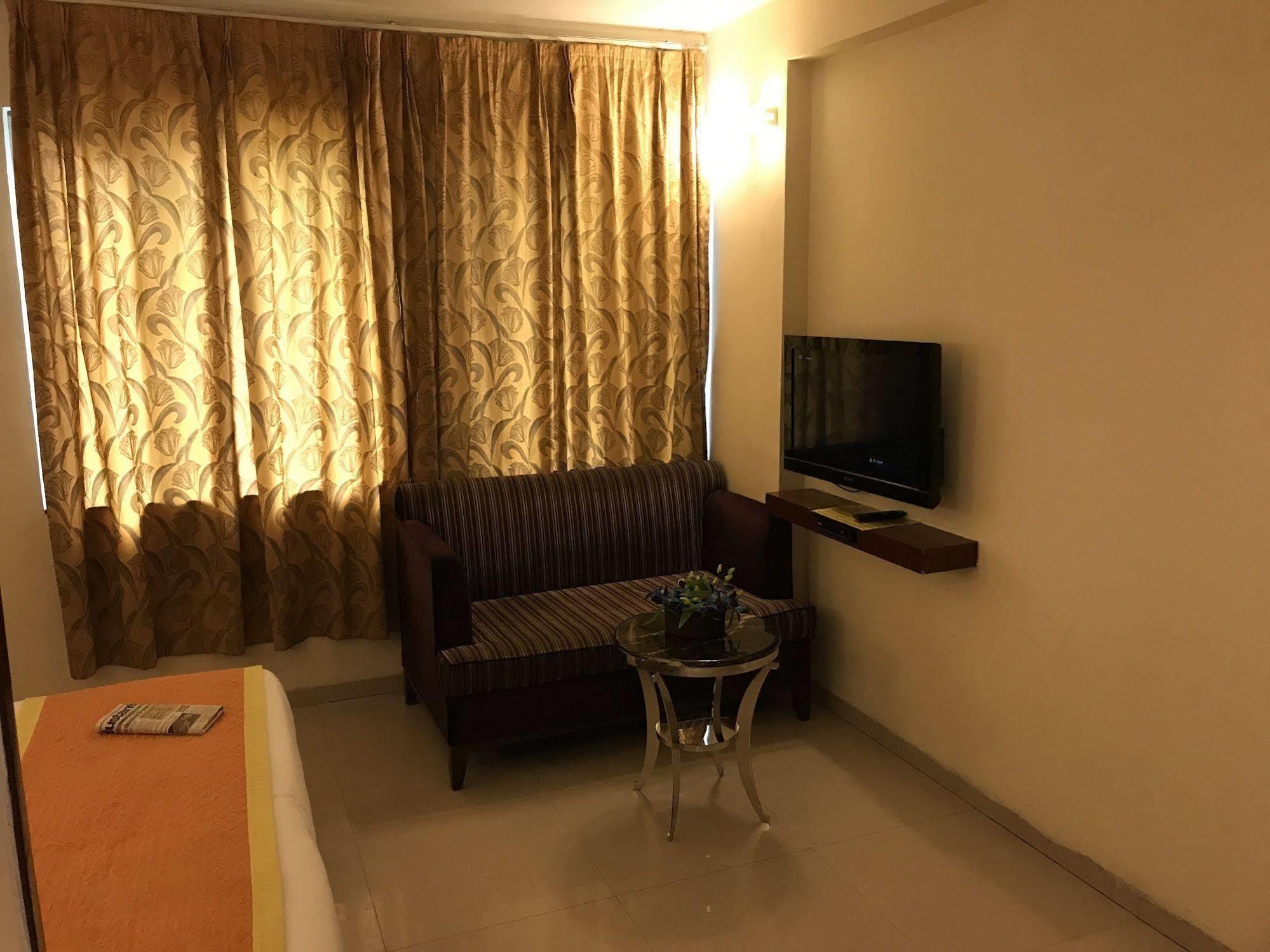 Hotel Southern Delhi Kültér fotó