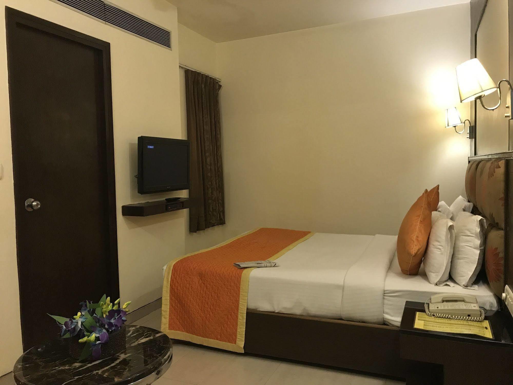 Hotel Southern Delhi Kültér fotó