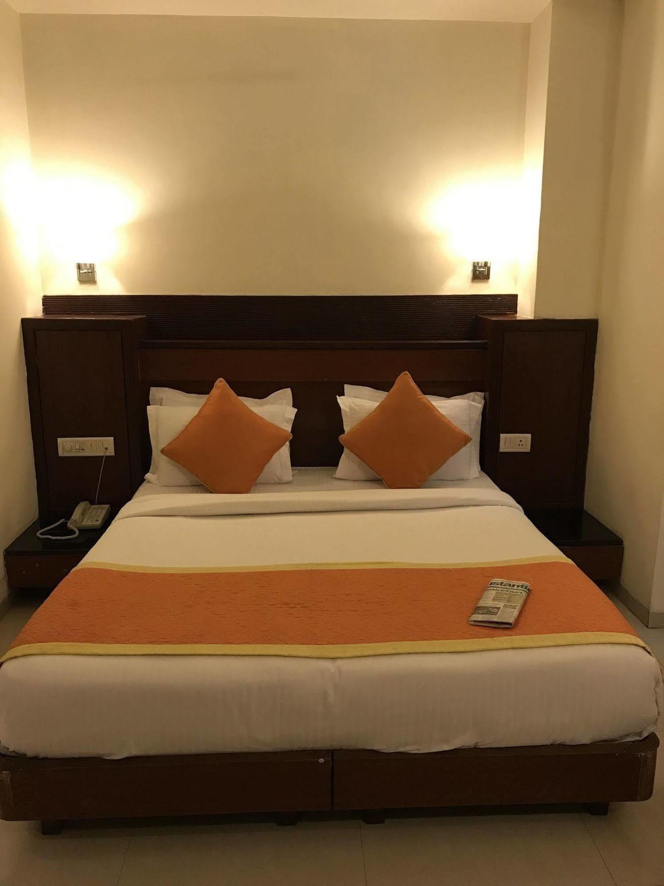 Hotel Southern Delhi Kültér fotó