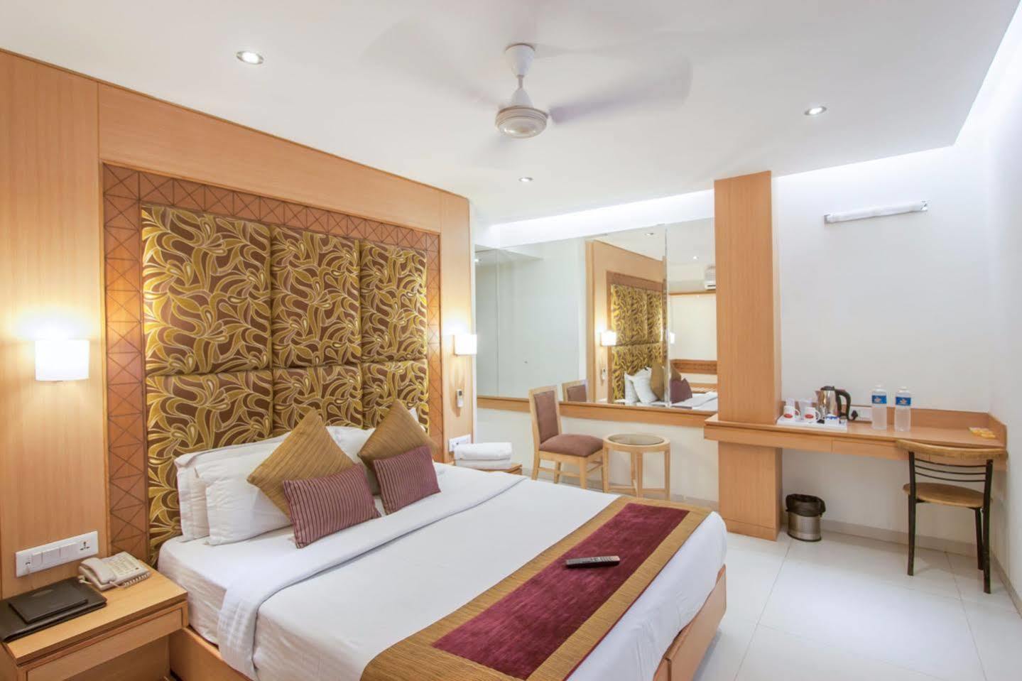 Hotel Southern Delhi Kültér fotó